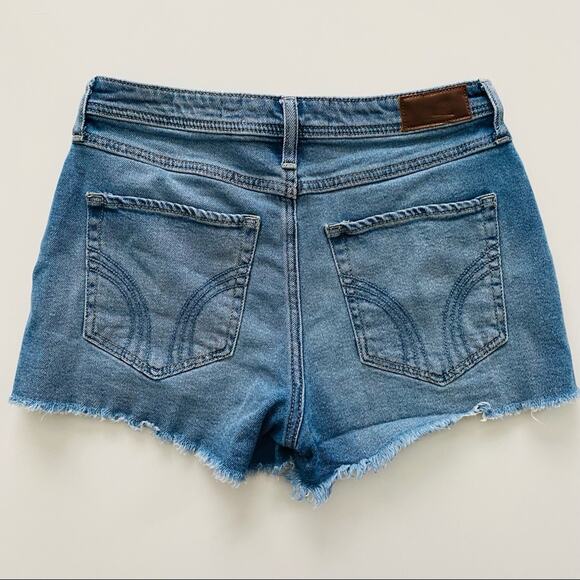Hollister | Embroidered High-Rise Boyfriend Shorts 27 - Picture 4 of 8